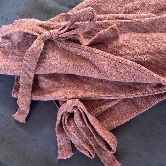 Forever 21 red sweater - Picture 2 of 2